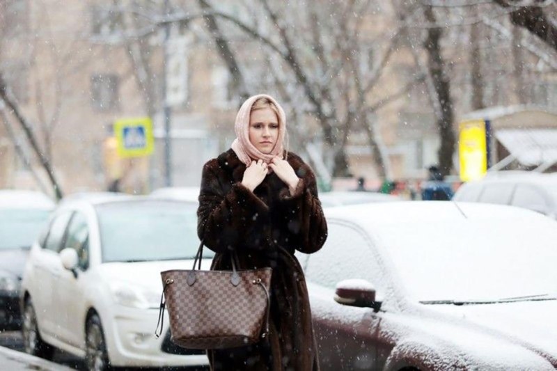 Девушка в Москве зимой