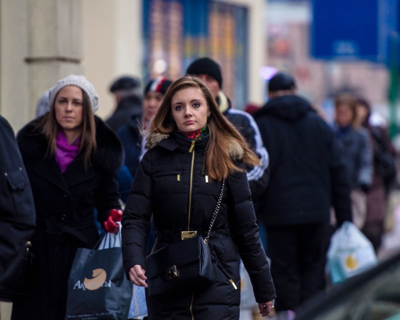 Как одеваются люди в России