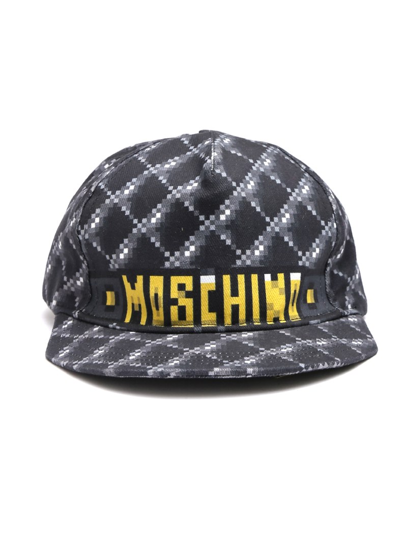 Кепка от Moschino
