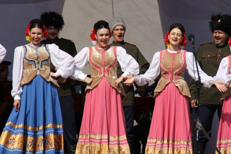 Кубанский казачийкостюм Черноморких Казаков ансамбль костюмы