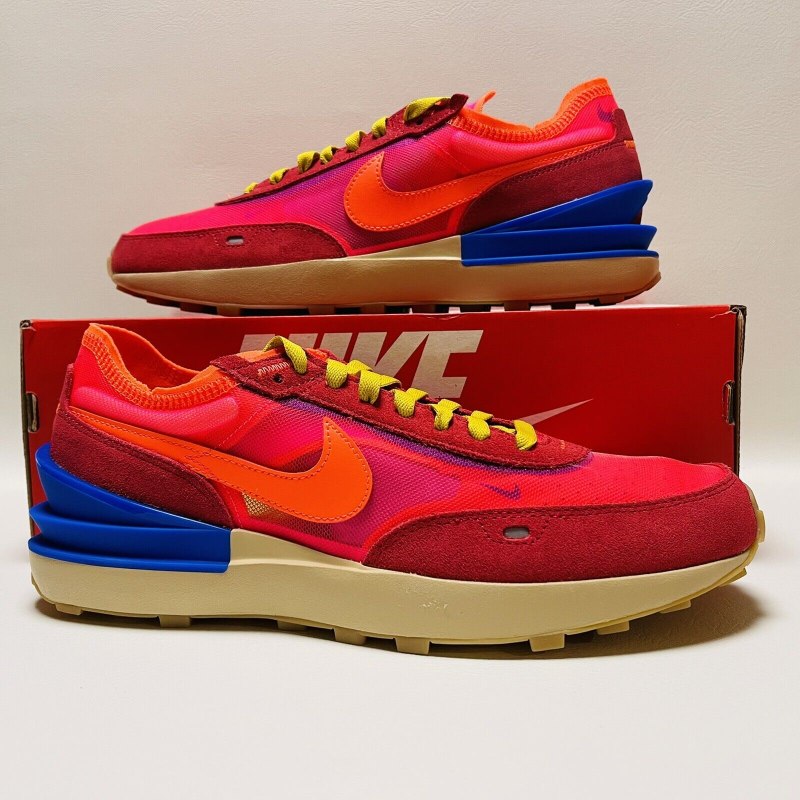 Кроссовки Nike Waffle one с красным логотипом