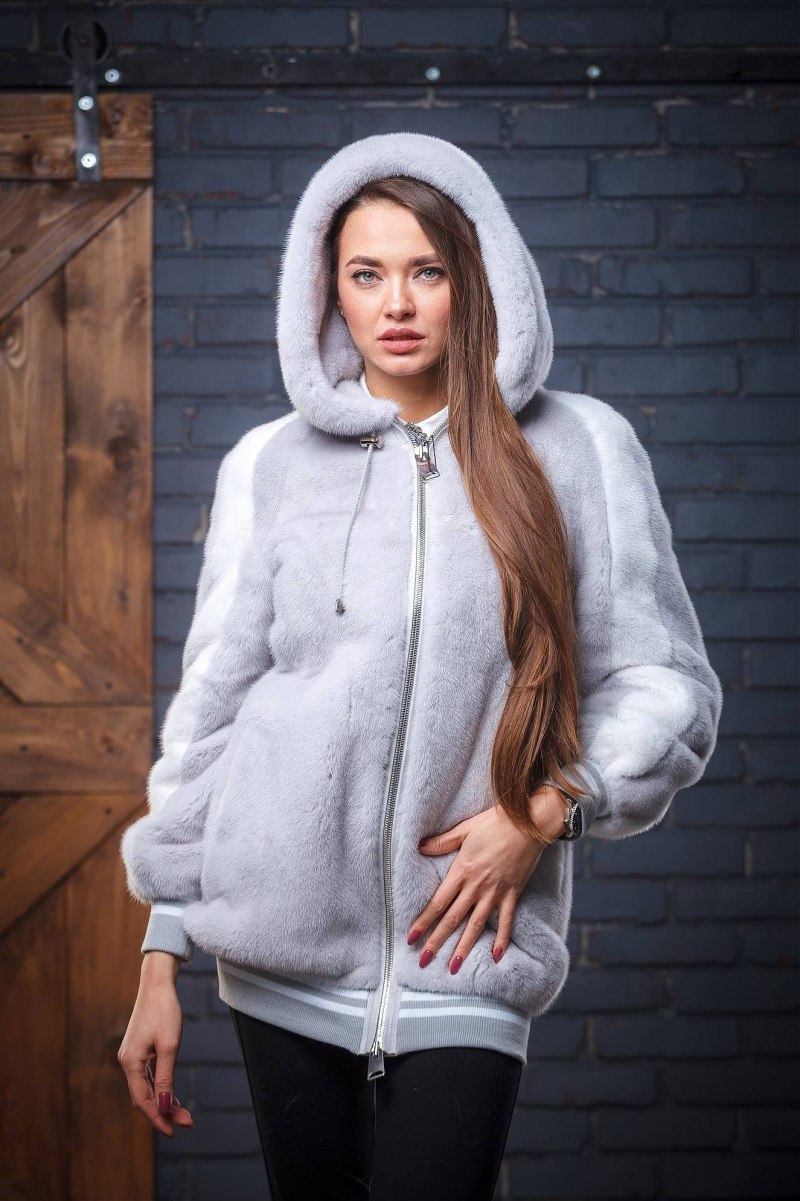 Норковый бомбер с капюшоном