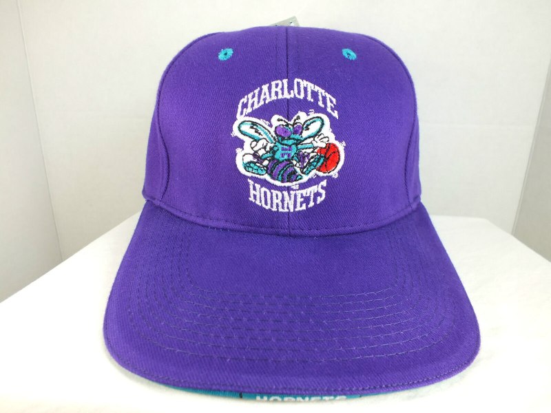 Charlotte Hornets бейсболка adidas