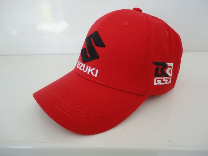 Бейсболка Suzuki красная
