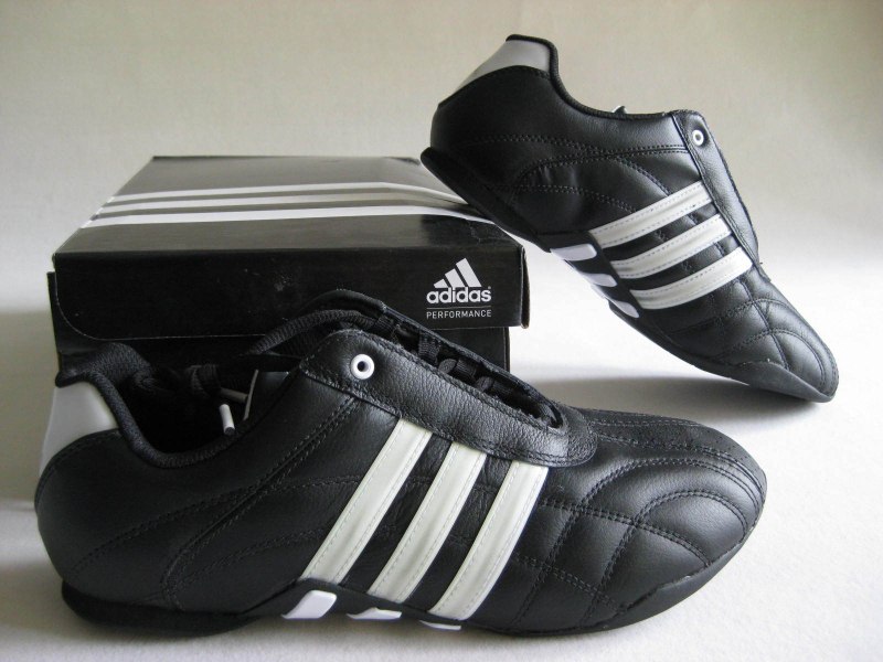 Кроссовки adidas Kundo