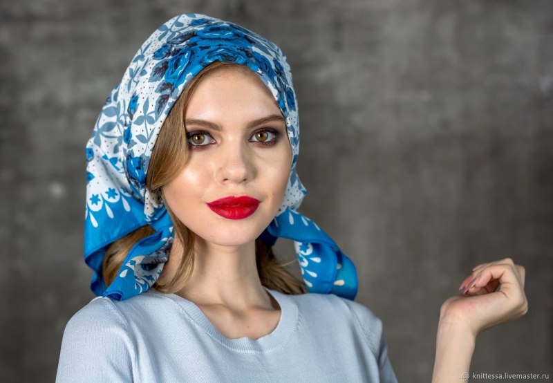 Голубой платок на голову