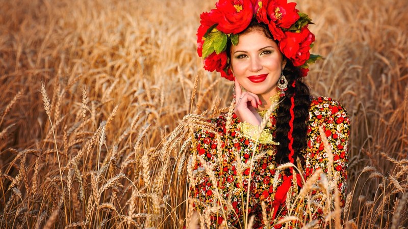 Украинка в венке