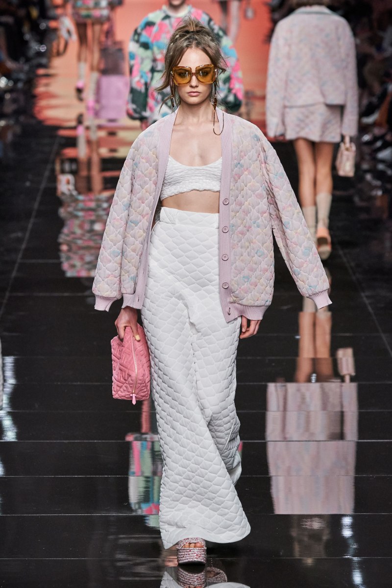 Подиум Fendi 2022