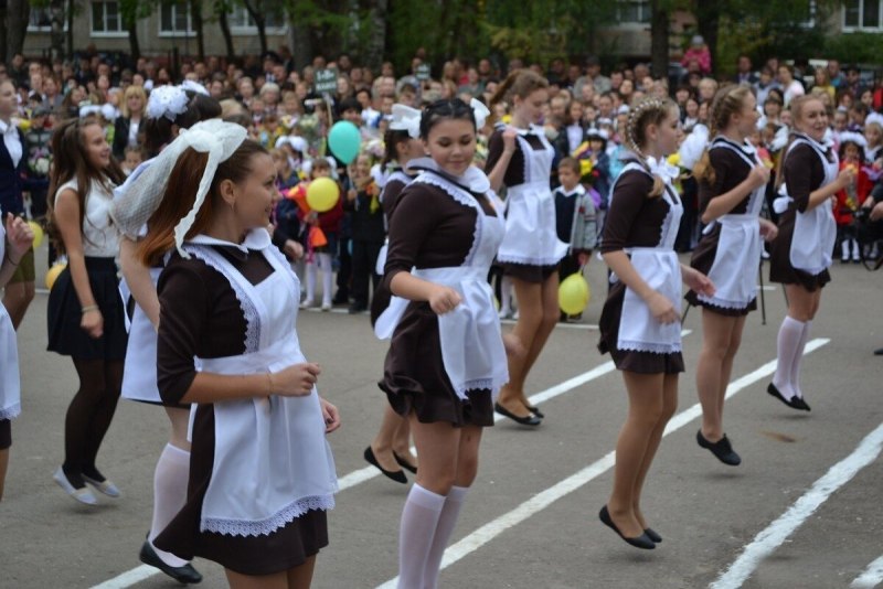 Школьные выпускницы