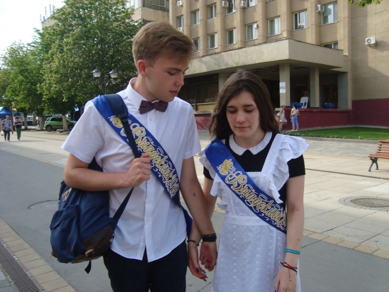 Выпускницы гуляют.