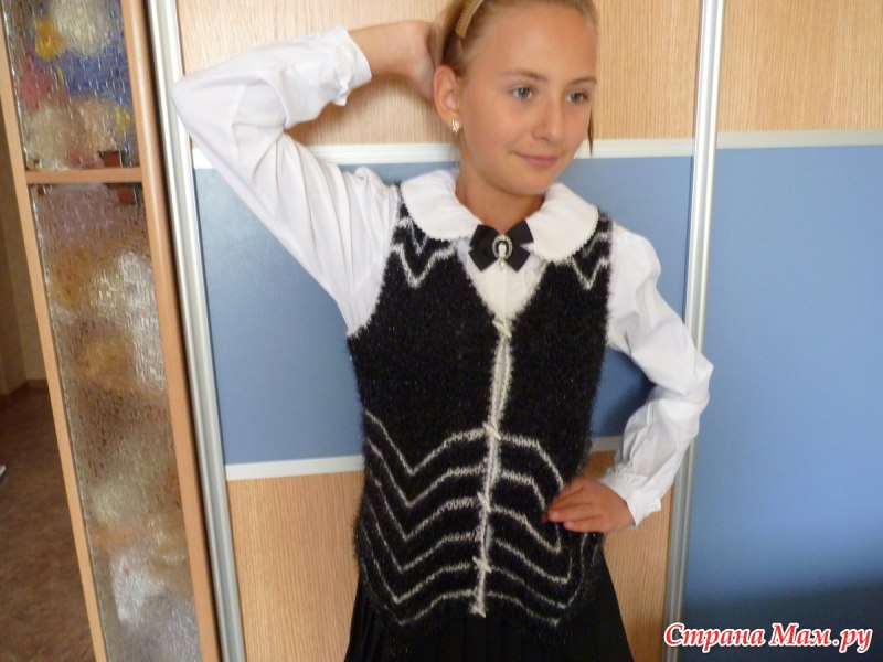 Черный вязаный жилет