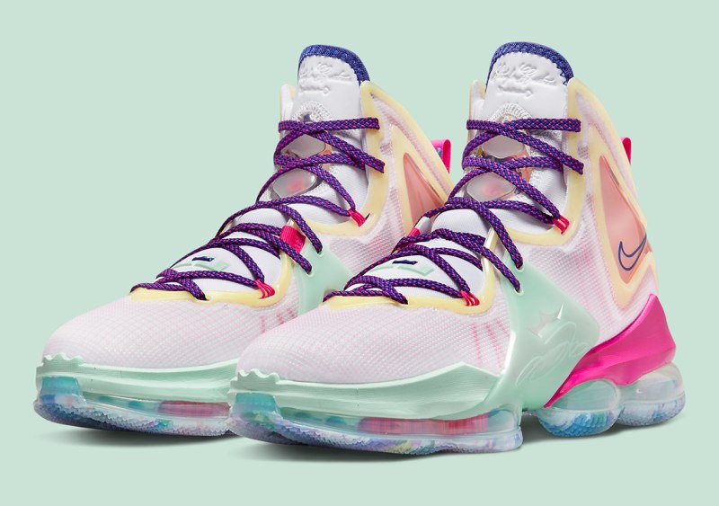 Nike LEBRON 19 Low