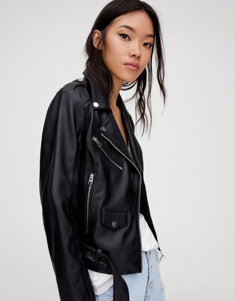 Куртка Pull and Bear женская черная кожаная
