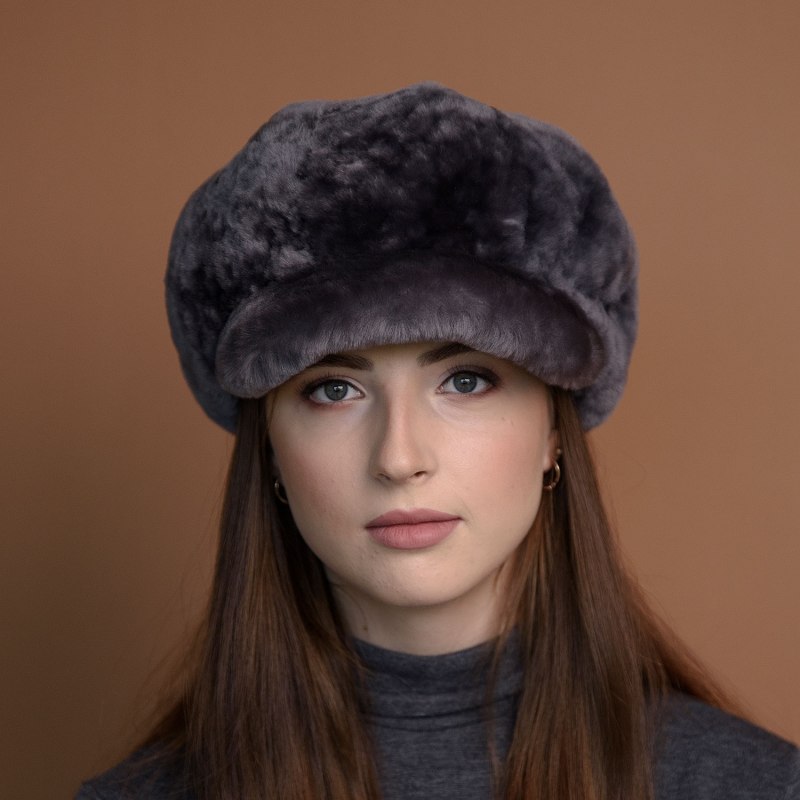 Меховая кепка женская