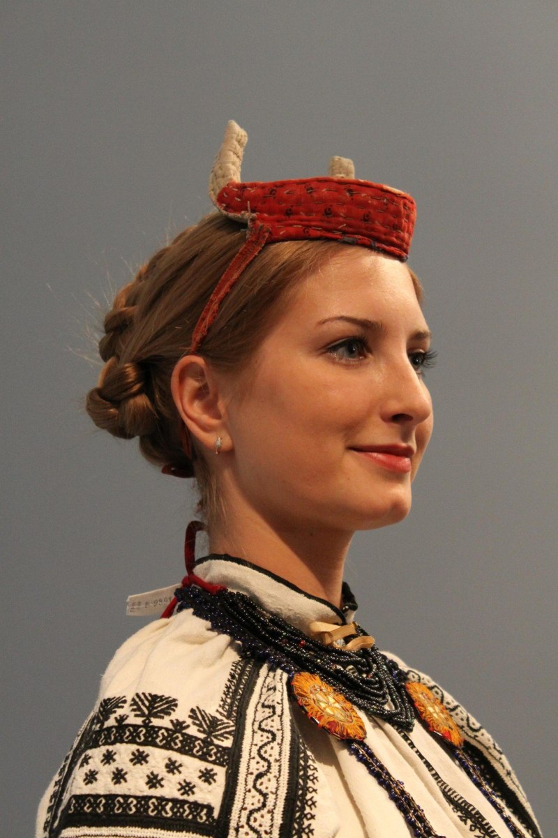 Кичка рогатая головной