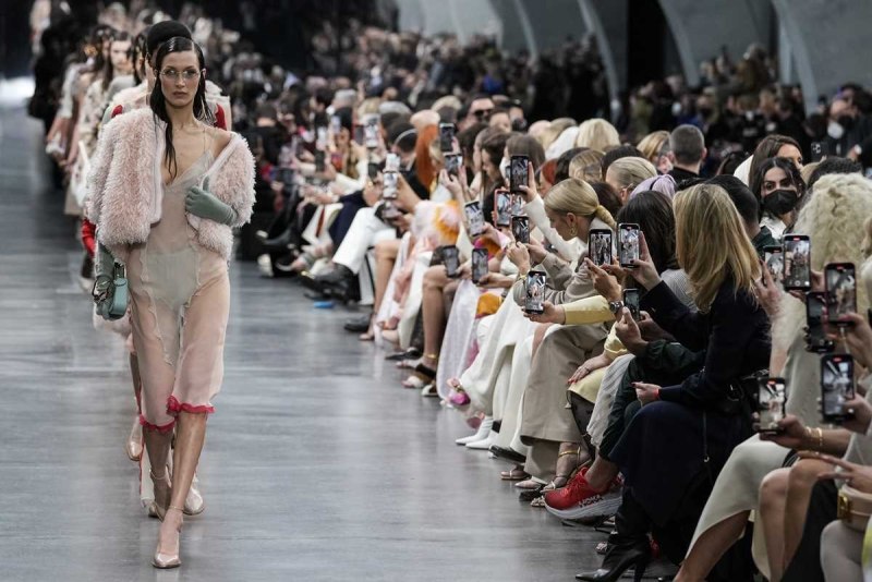 Белла Хадид на Fendi