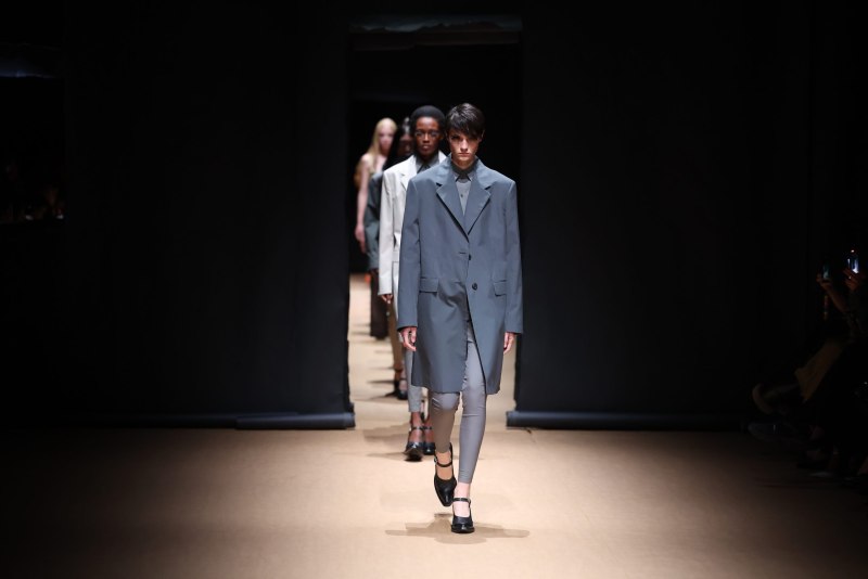 Платья Prada 2023
