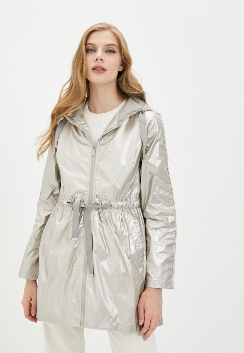 Плащ золотого цвета