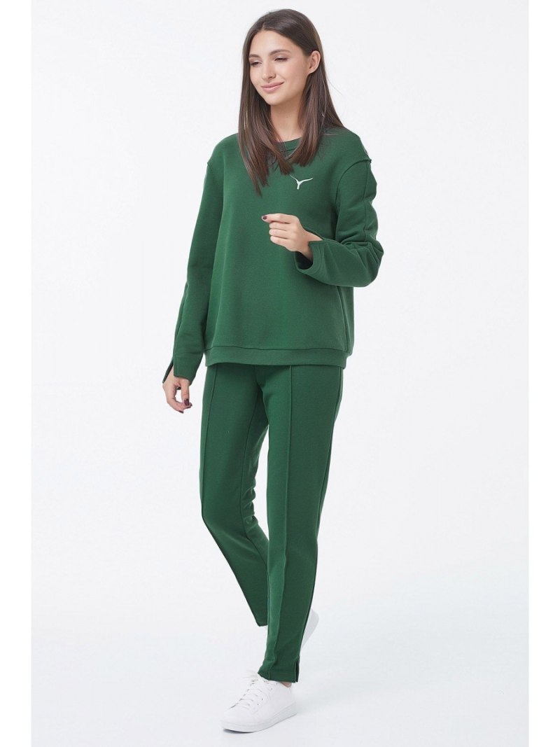 Зелёный спортивный костюм женский