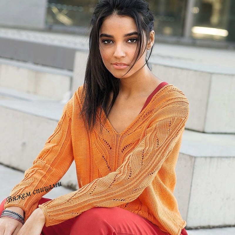 Вязаный свитер с v-образным вырезом