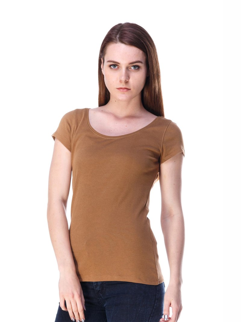 Женская футболка коричневого цвета