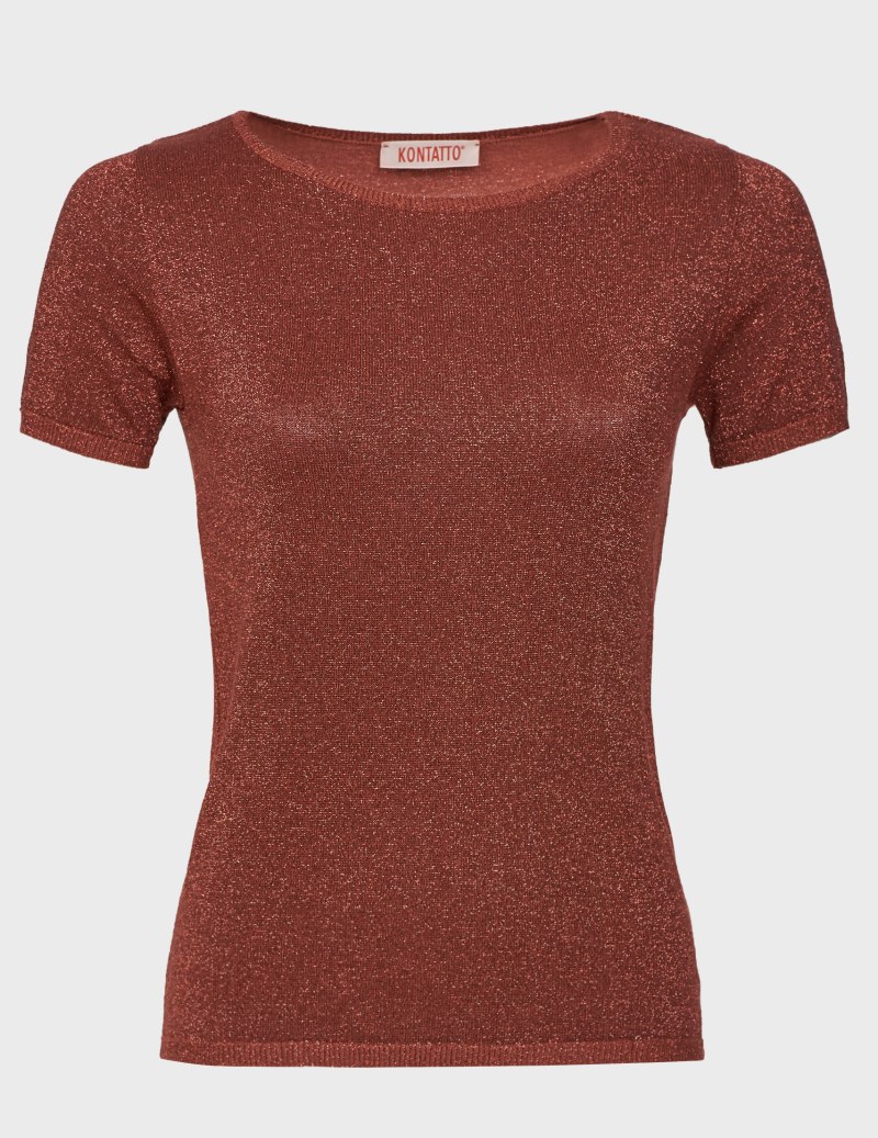 Коричневая футболка