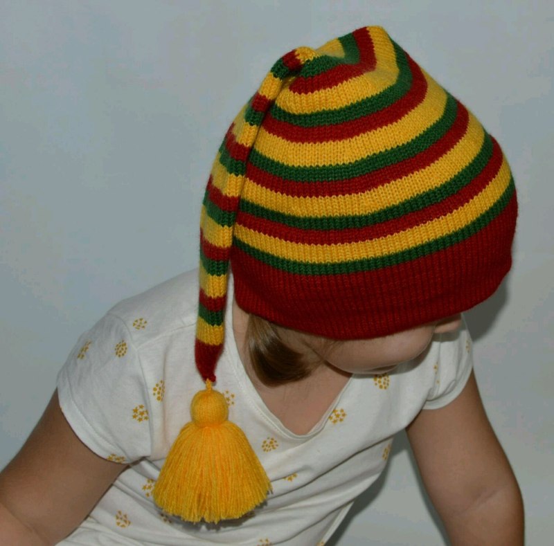 Полосатая детская шапка