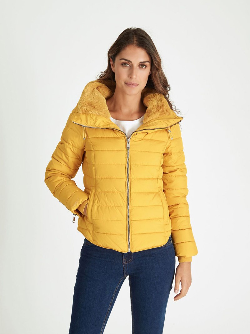 Куртка женская OSTIN горчичного цвета