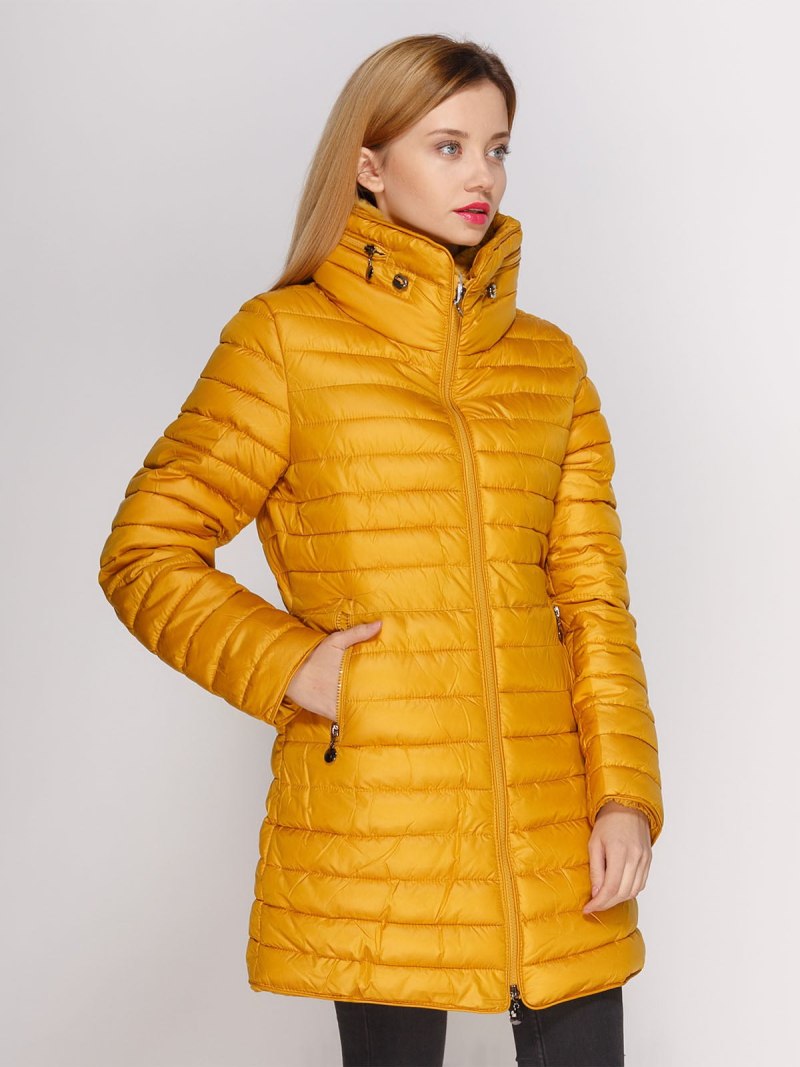 Куртка женская OSTIN горчичного цвета
