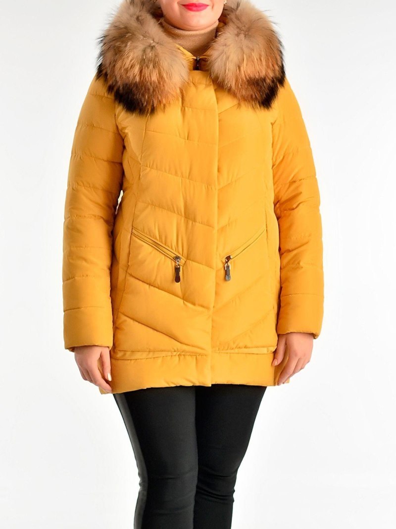Пуховик горчичного цвета