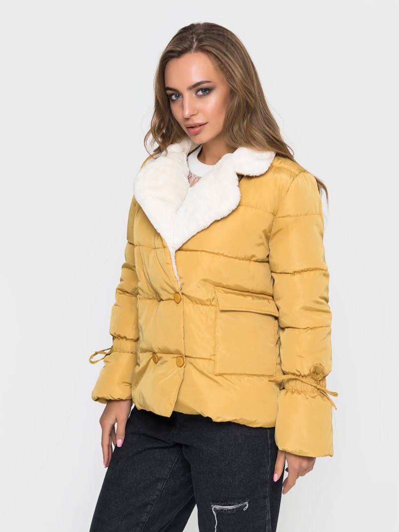 Кожаная куртка горчичного цвета