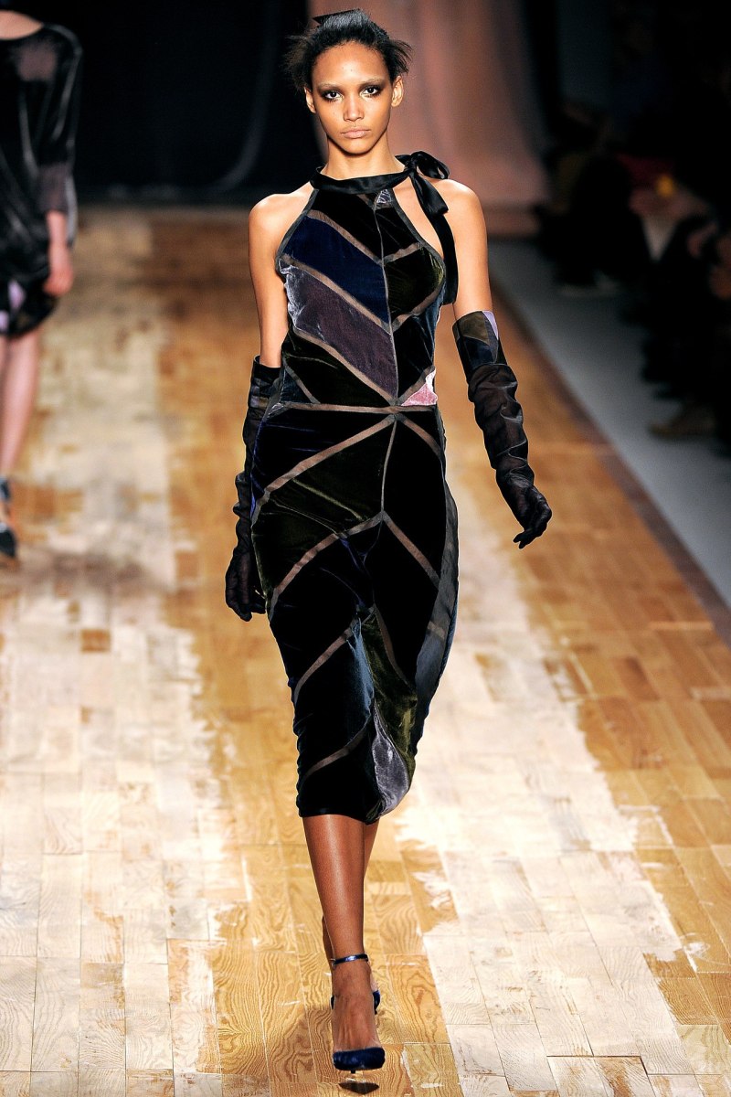 Платье необычное стильное