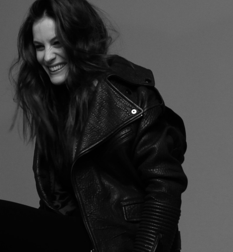 Лив Тайлер черно белое фото