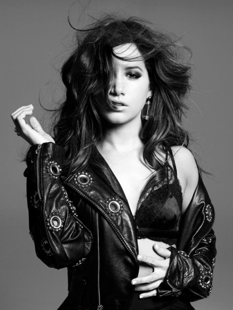 Эшли Тисдейл брюнетка