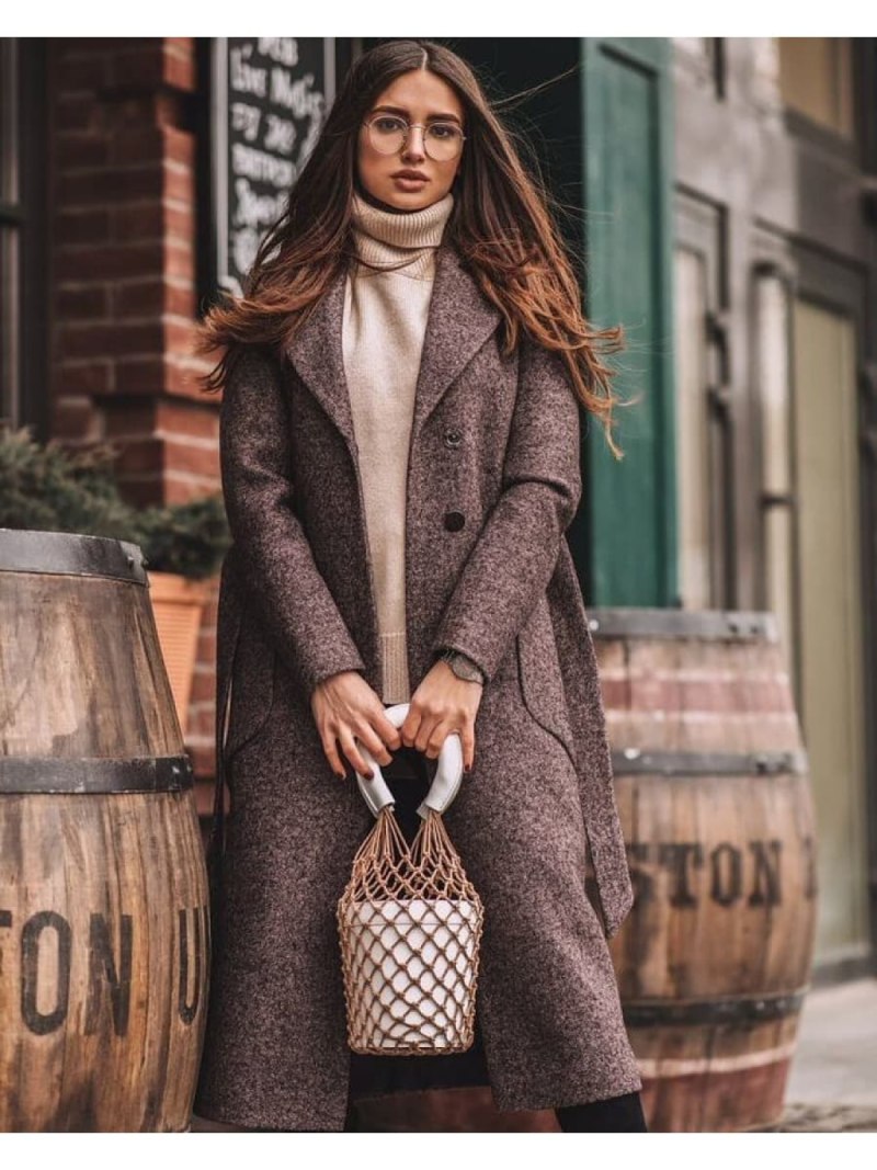 Пальто женское коричневого цвета