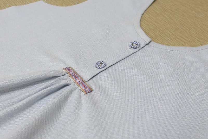 Обработка горловины планкой с застежкой