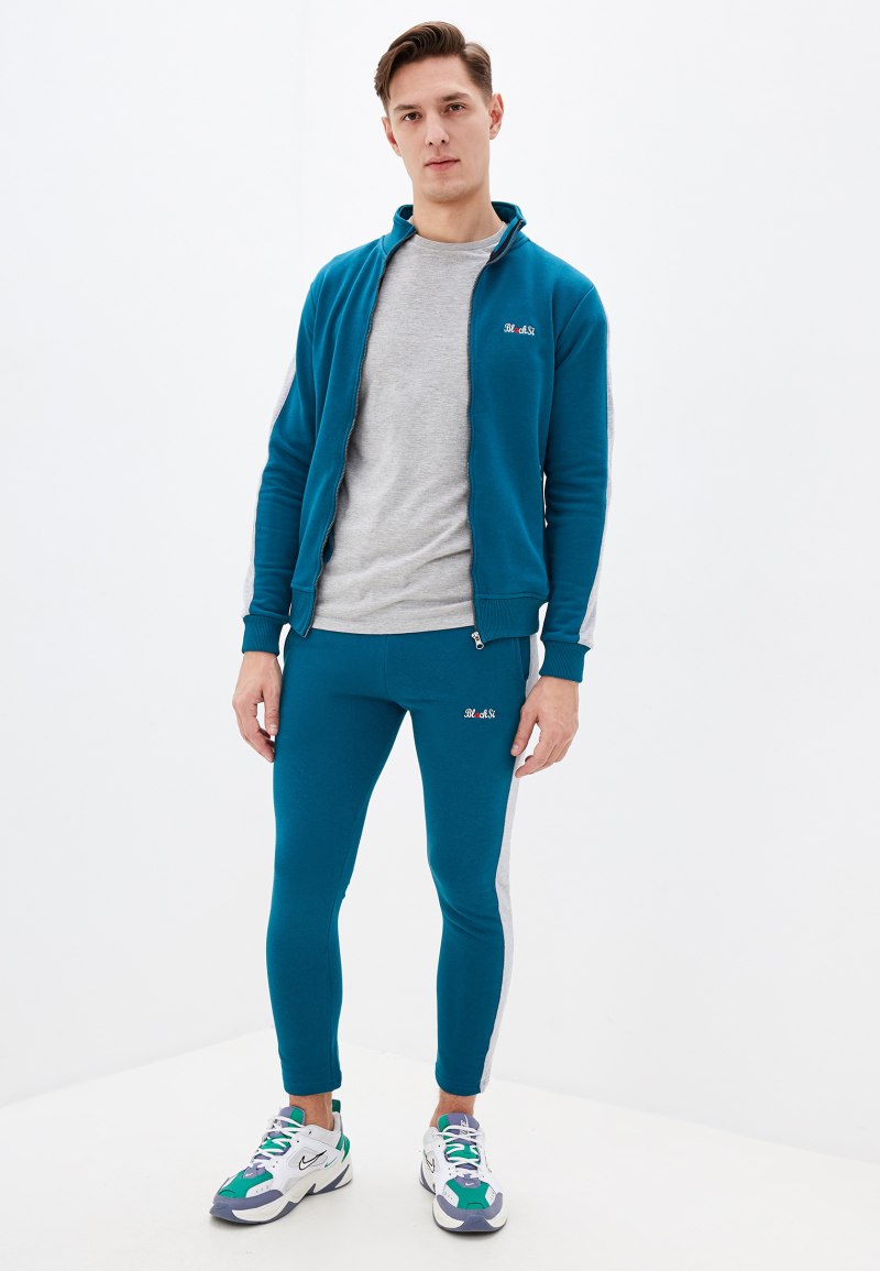 Мужской костюм бирюзового цвета