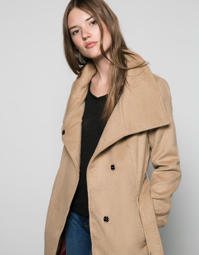 Пальто Bershka женское бежевое
