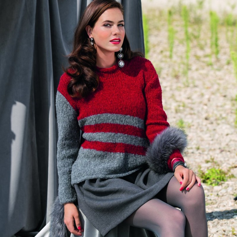 Двухцветный свитер женский