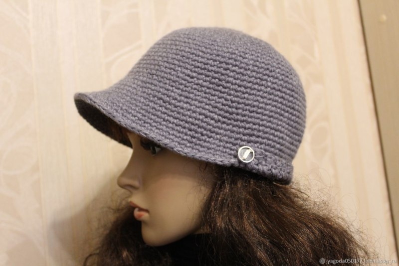 Вязаные кепи с козырьком для женщин