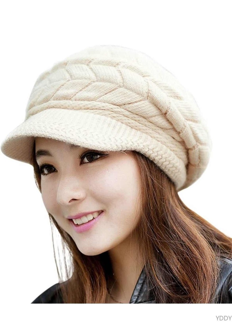 Зимняя шапка с козырьком женская