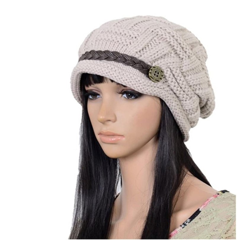 Шапка с козырьком женская
