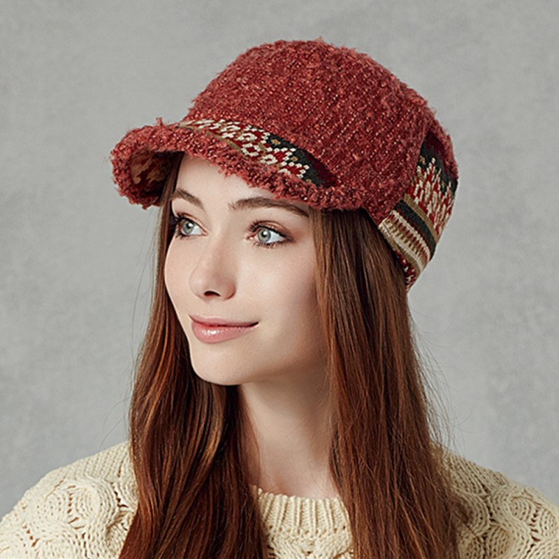 Вязаная кепка с козырьком женская
