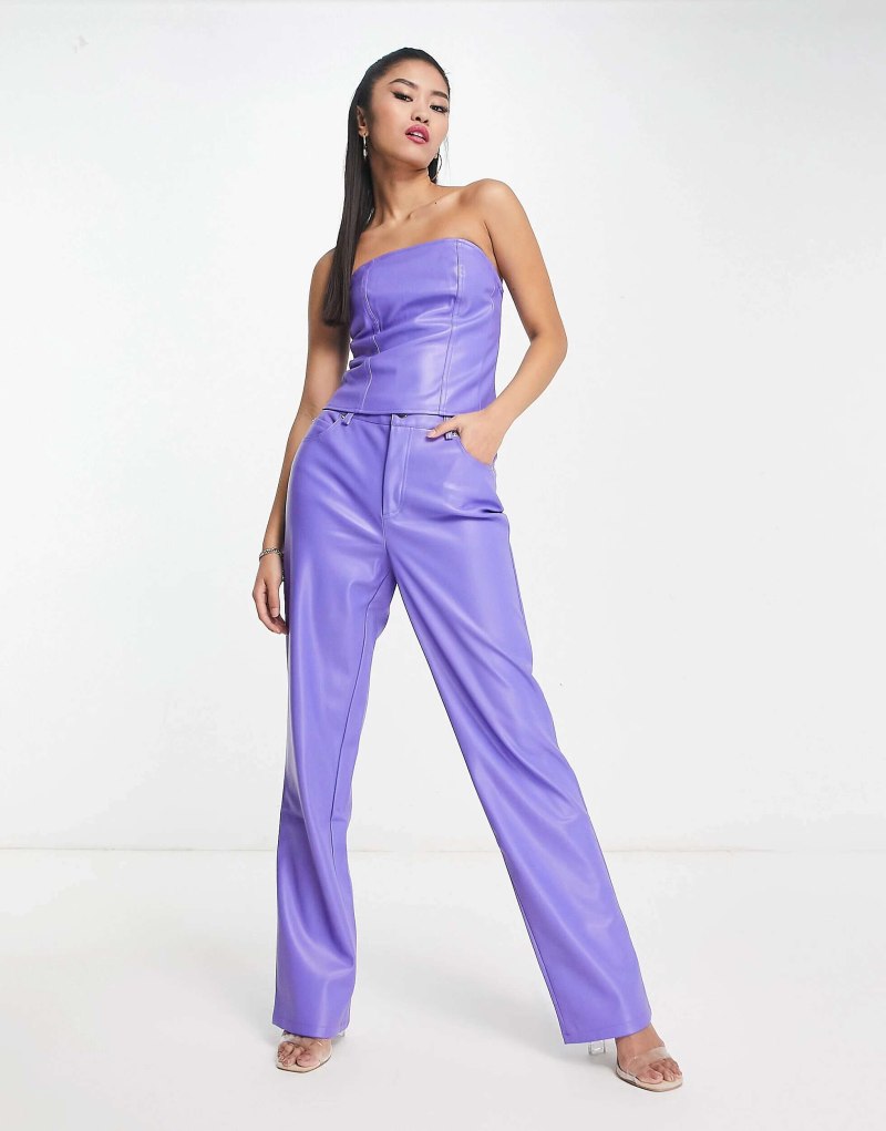 Сиреневый комбинезон