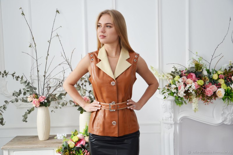 Жилет из замши