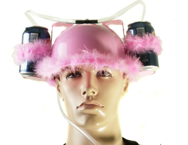 Кепка с банками для пива