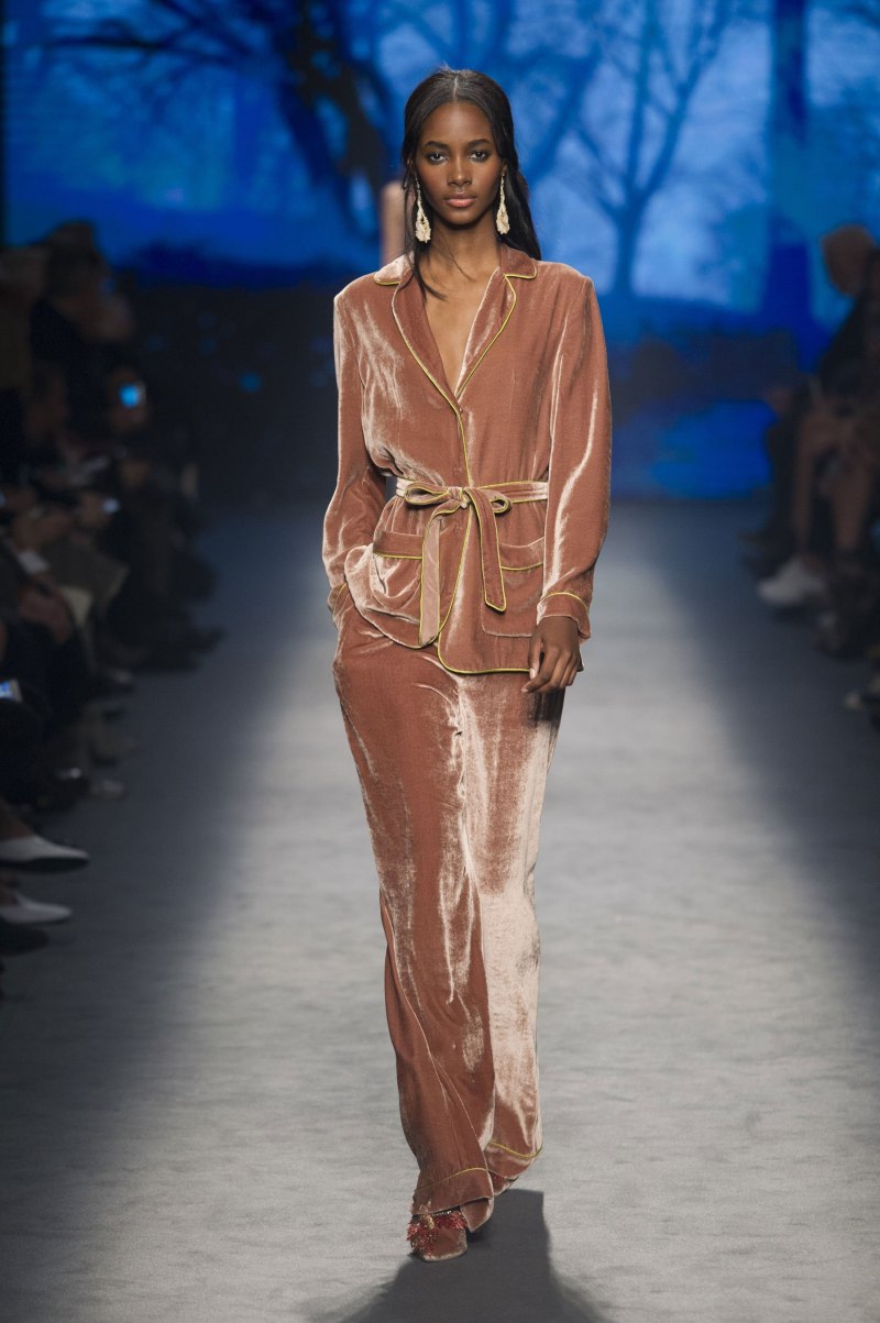 Пиджаки Альберта Феретти показ