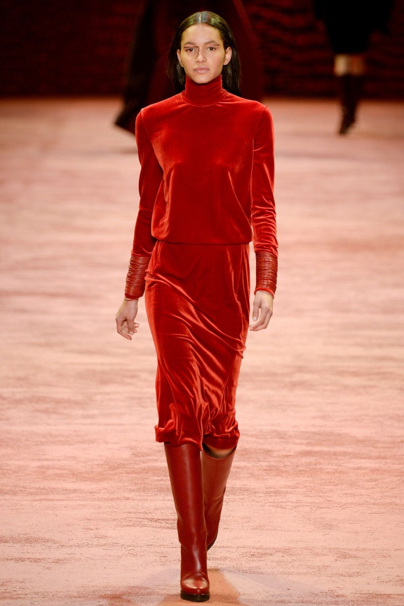 Бархатное платье 2023 тренды