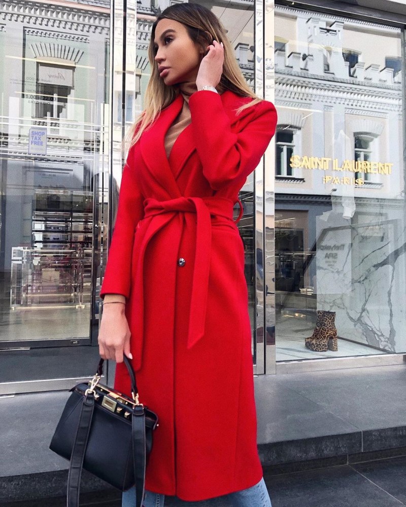 Стильное красное пальто