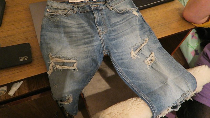 Грязные джинсы